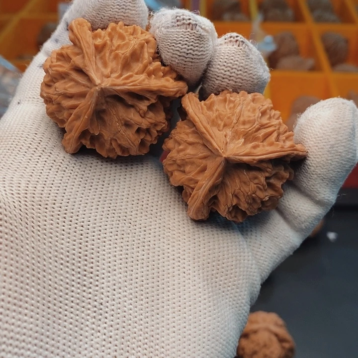 把件桃核盘山三棱40