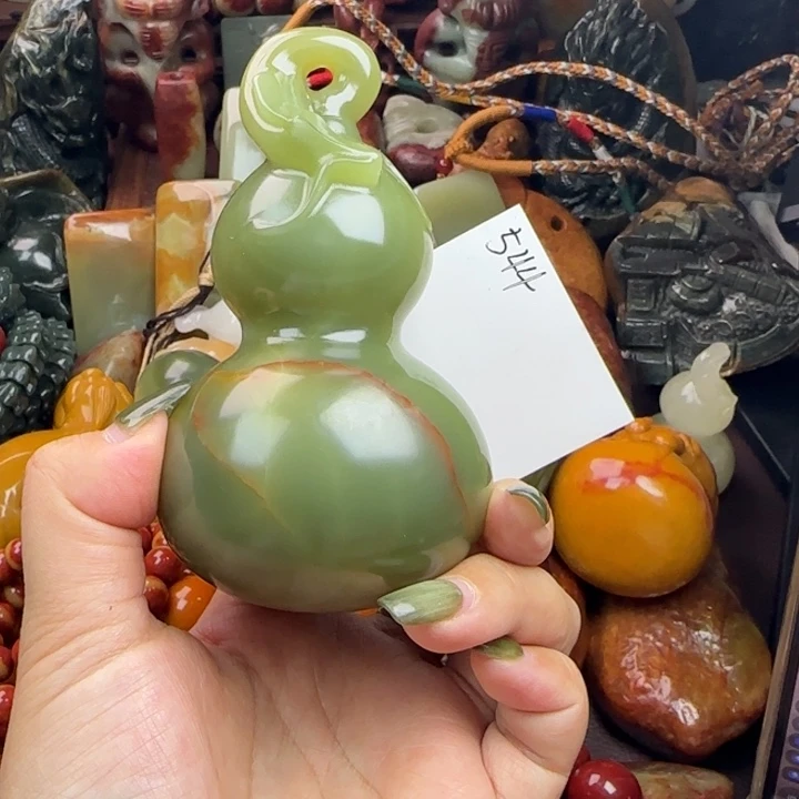 透闪石质玉未镶嵌珠宝奇石