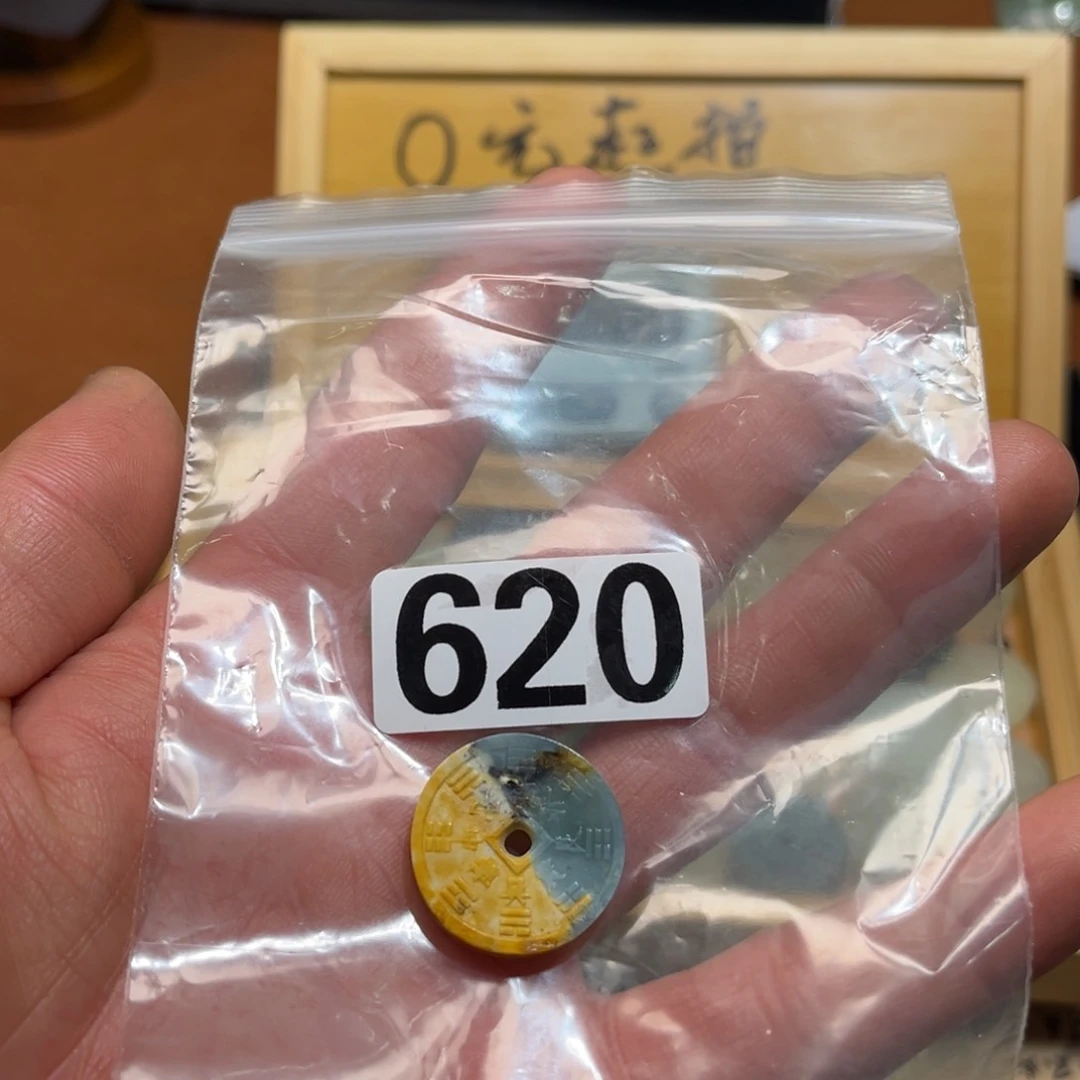 蛇纹石玉颈饰合金?*秒