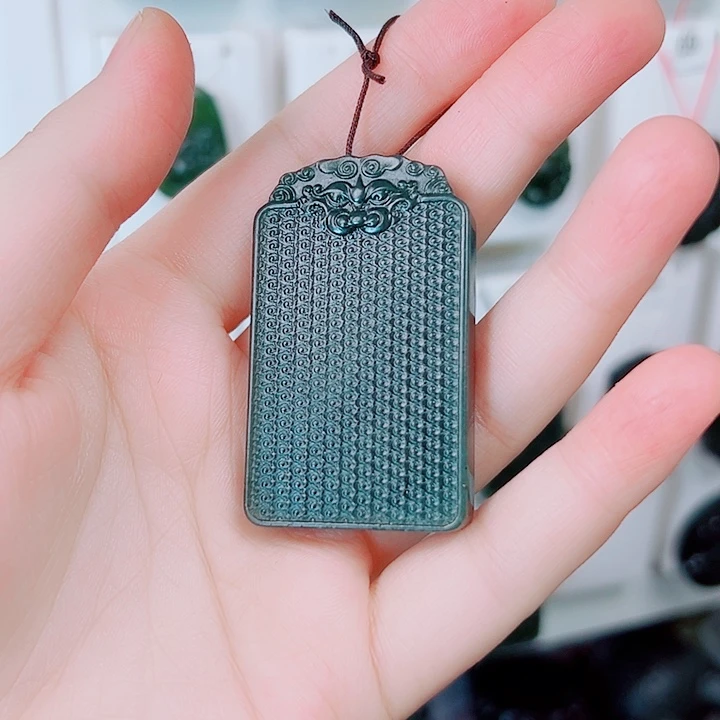 蛇纹石玉颈饰合金老*?