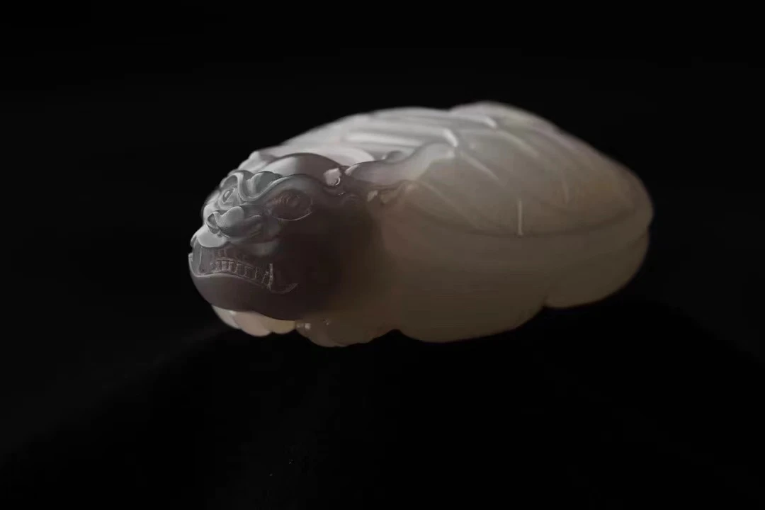 和田玉白玉紫气东来龙龟（巧雕）