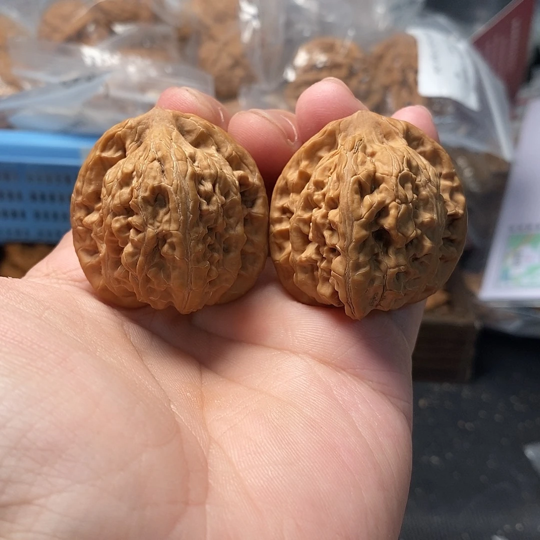 1文玩核桃望月38-374
