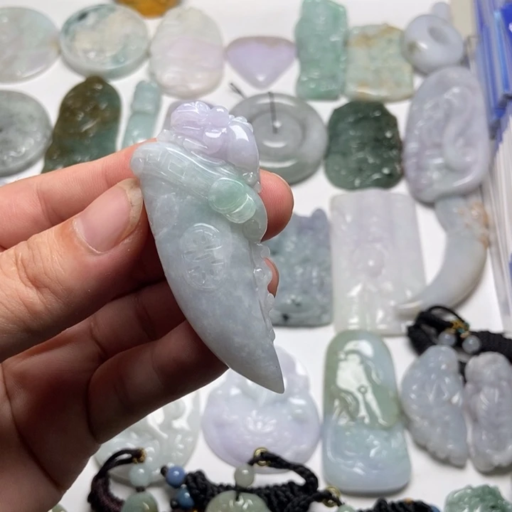 翡翠未镶嵌颈饰龙牙50