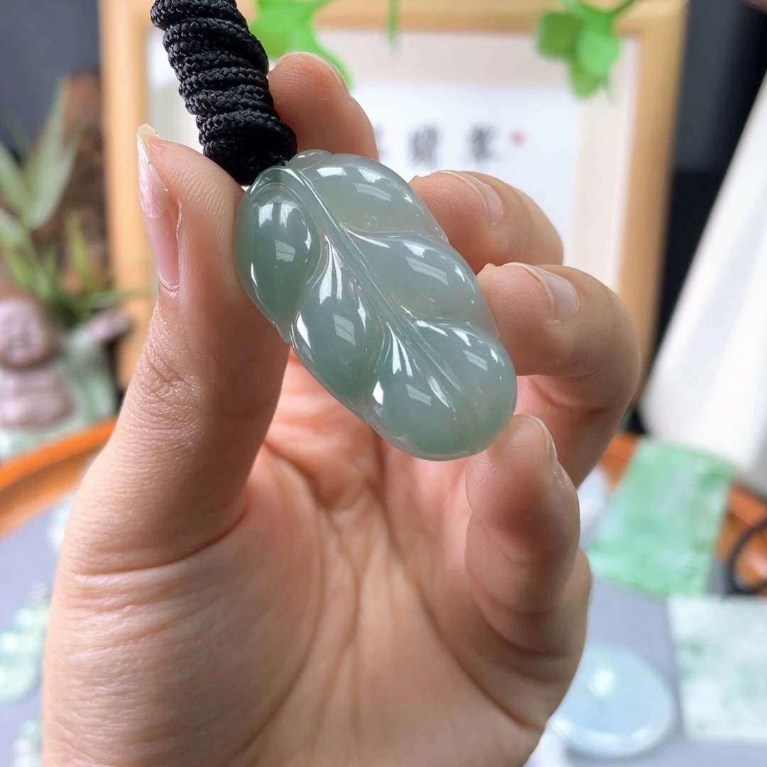 翡翠未镶嵌颈饰叶子
