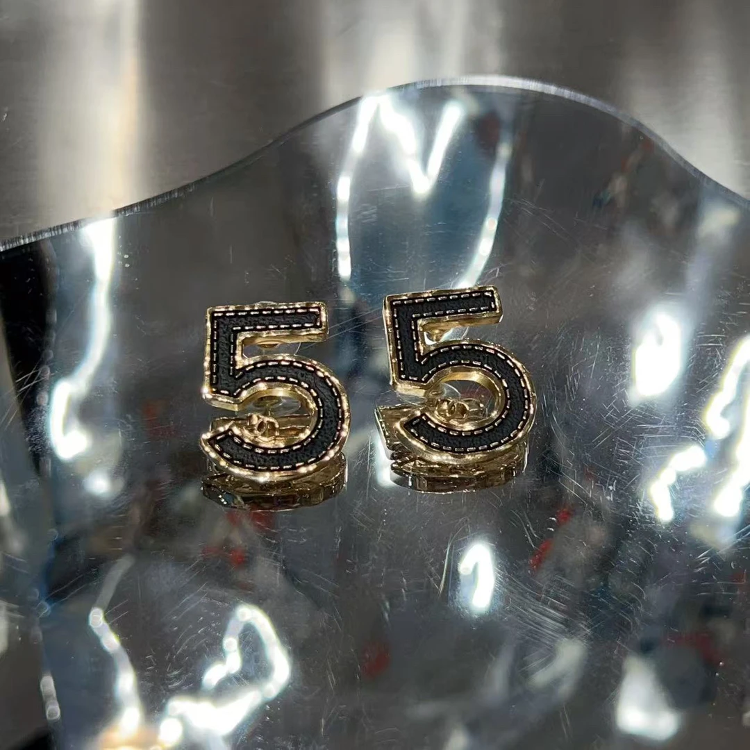 99新 Chanel/香奈儿 23S 23S经典字母5号 耳环 女款 黑色/0072