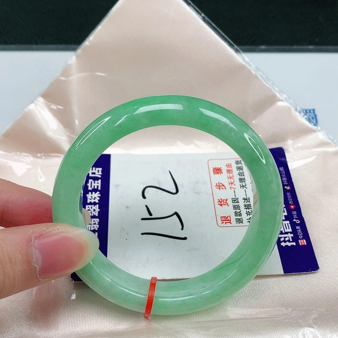 翡翠手镯未镶嵌翡翠