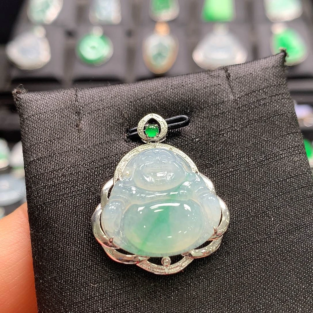 翡翠18K金镶嵌颈饰佛公