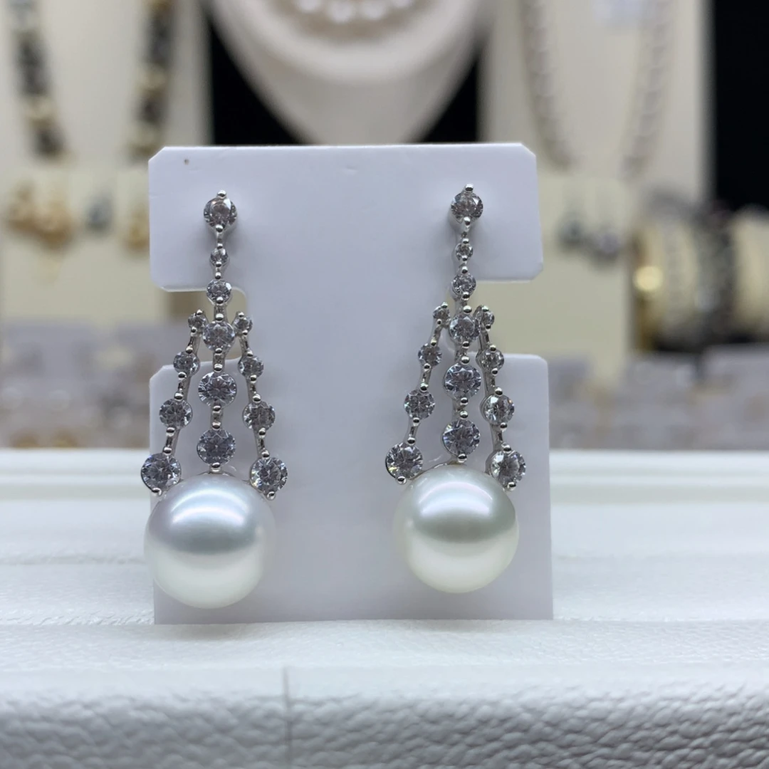 18K金镶嵌耳饰海水珍珠10.6mm澳白耳坠