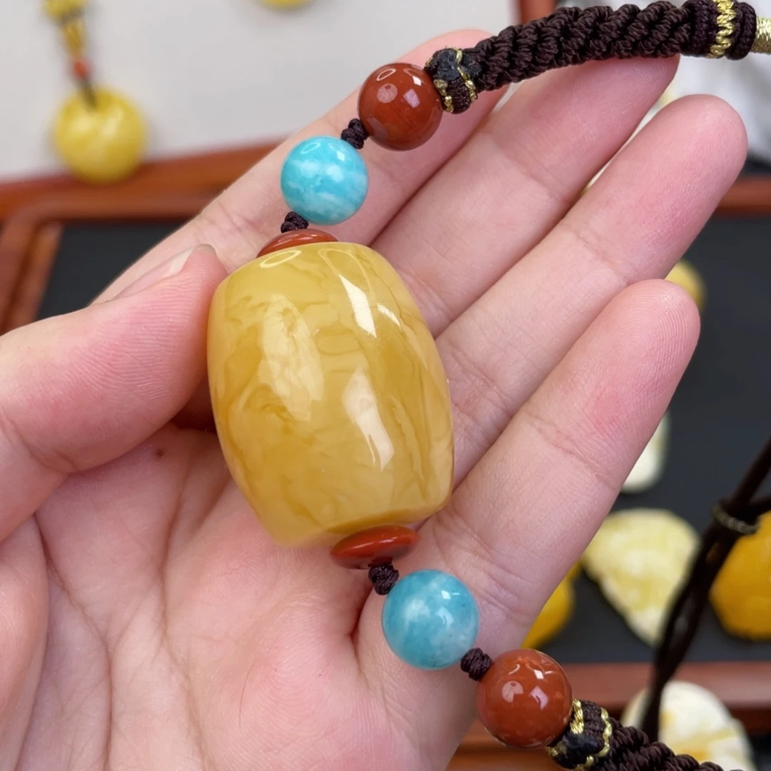 未镶嵌吊坠(赠链)蜜蜡