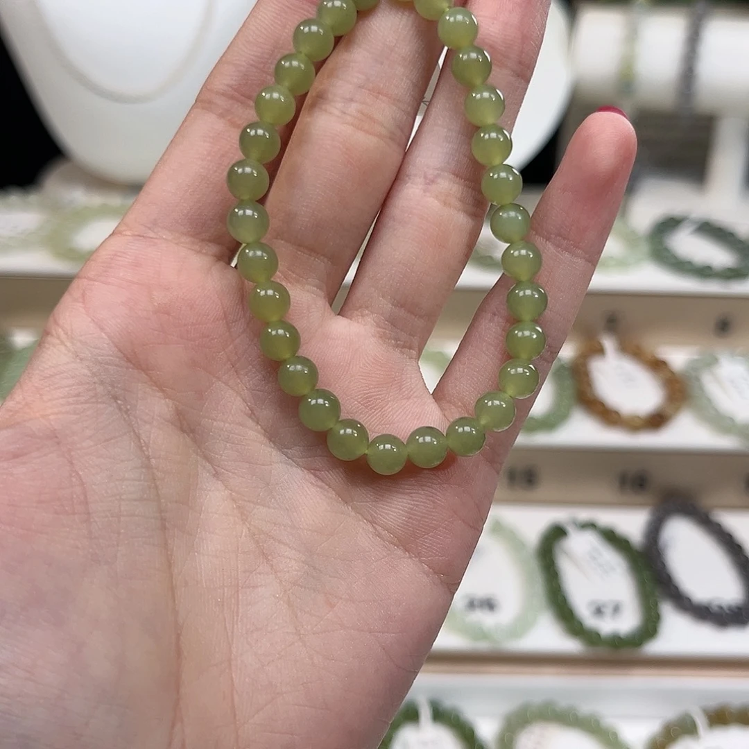 伊***销和田玉（糖玉）未镶嵌手链