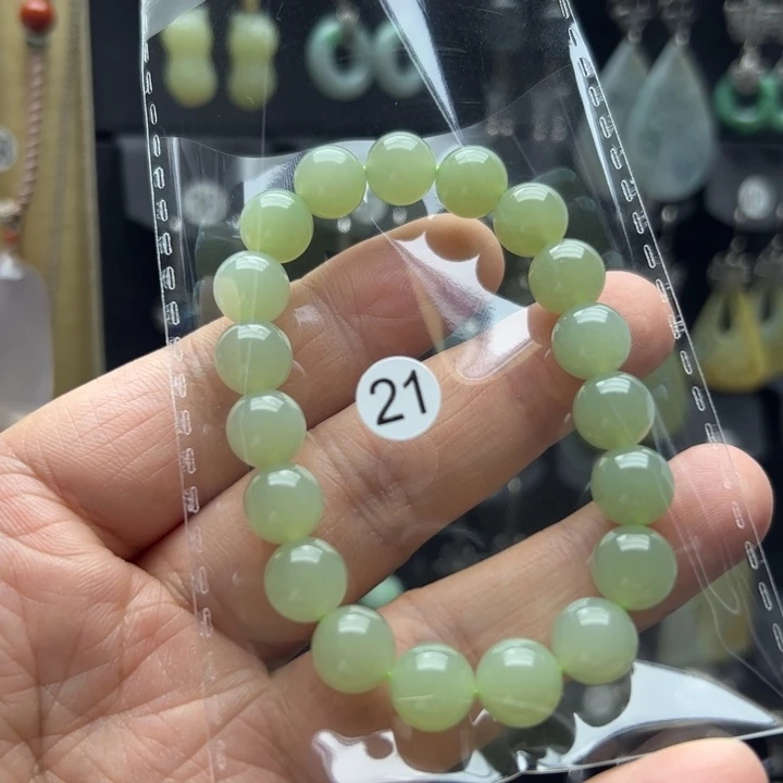 小***懿和田玉未镶嵌耳饰