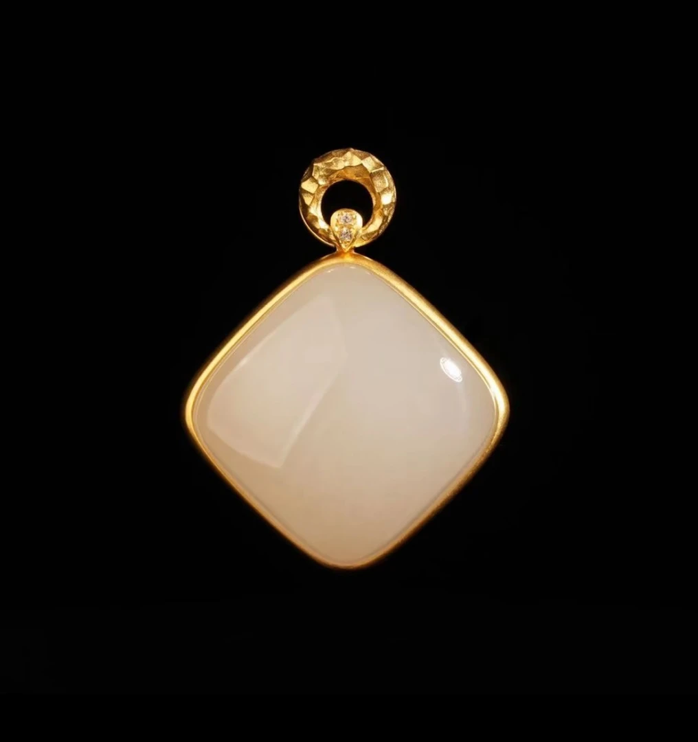 【慧子臻选】芳华 | 18k金和田玉藕粉方糖吊坠19*20*11不含链 LM09