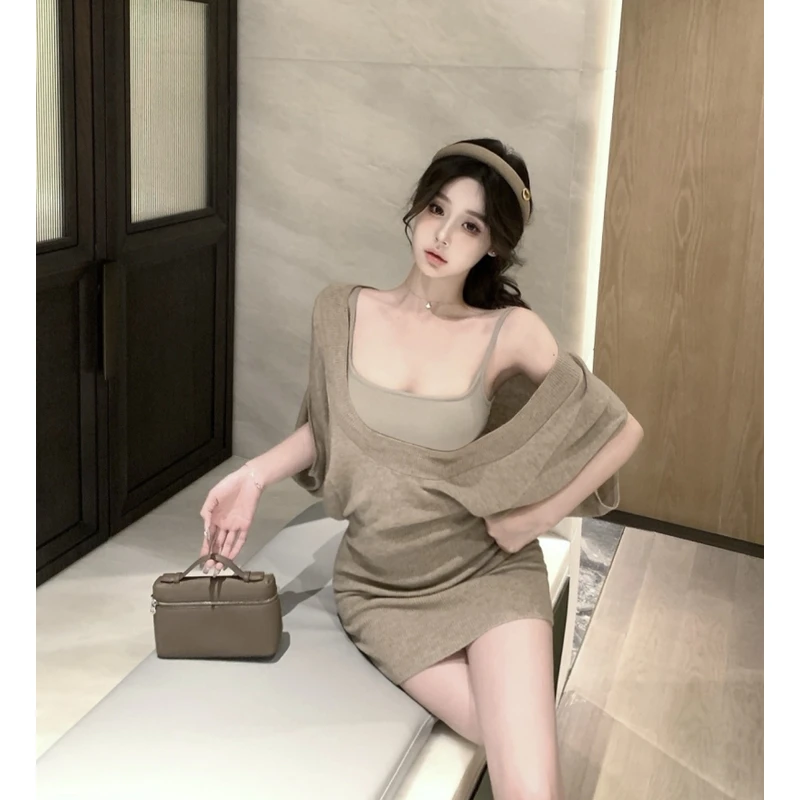 韩版小众别致U领斜肩蝙蝠袖收腰显瘦针织罩衫吊带背心时尚套装女