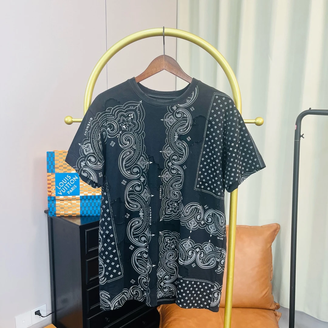 95新 Givenchy/纪梵希  黑色新款满印短袖 XS码