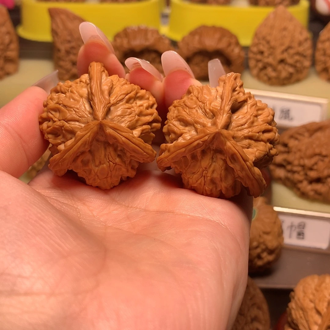 林***t文玩核桃吊坠粗棱三棱