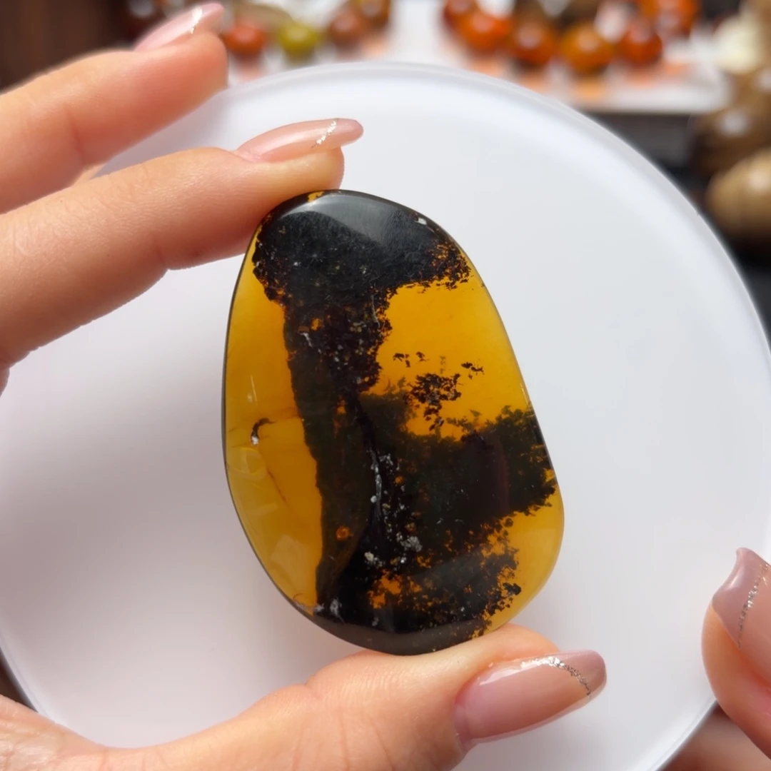 琥珀未镶嵌珠宝奇石