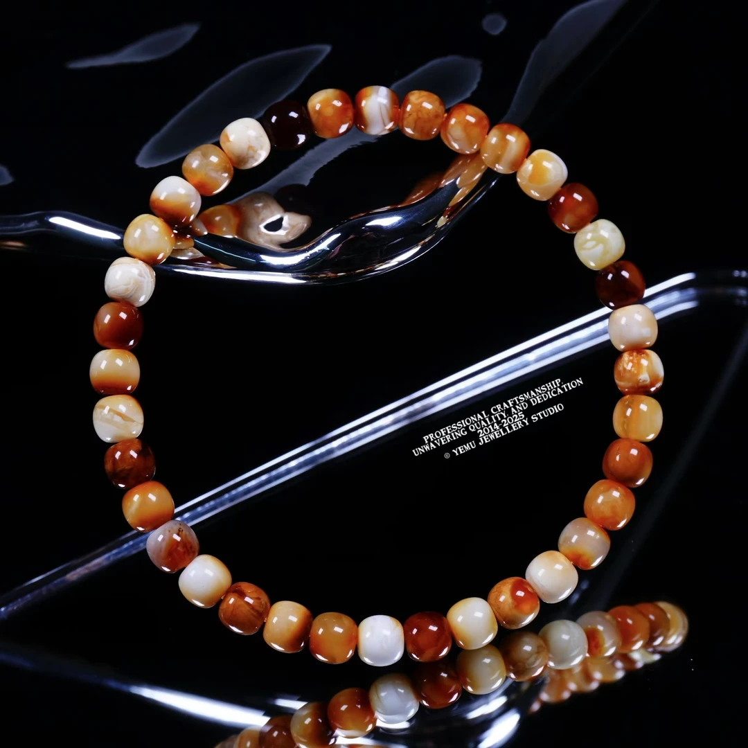 5.5毫米糖果系列精工老型手串编号550363 一物一拍天然沁色料蜜蜡