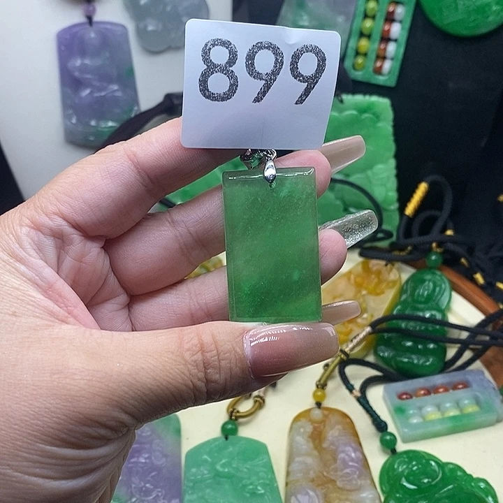 翡翠未镶嵌吊坠(赠链)