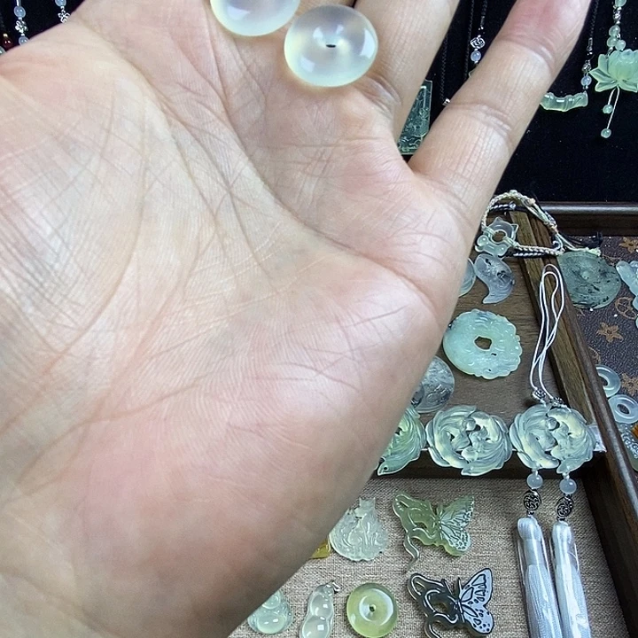 八****蛇纹石玉未镶嵌颈饰平安扣