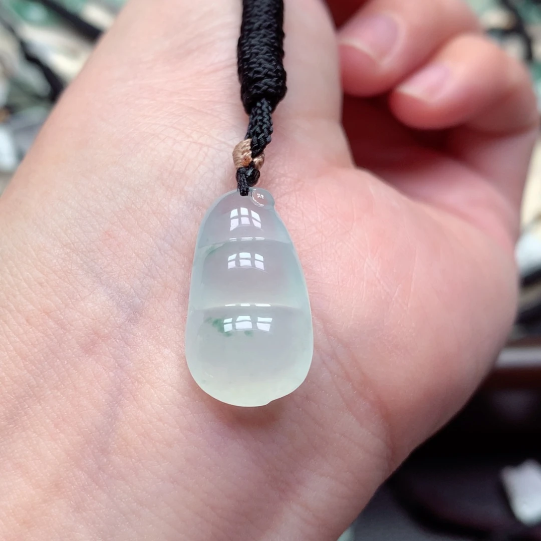翡翠未镶嵌颈饰葫芦