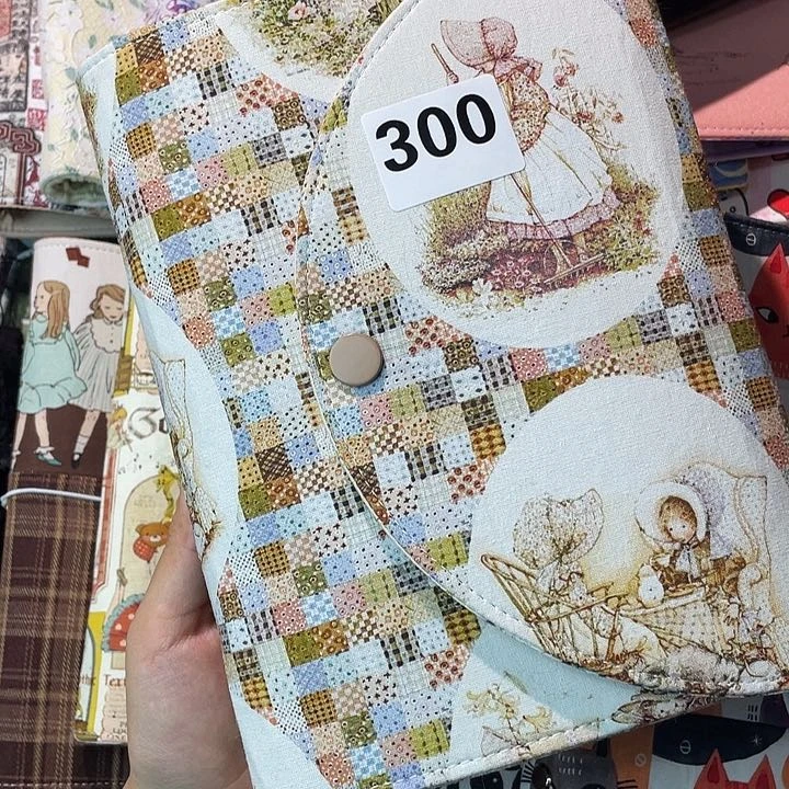 刺绣a5活页不加纸。     300