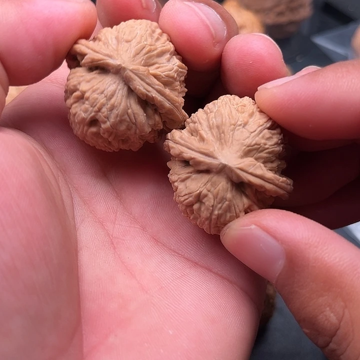 文玩核桃把件白狮