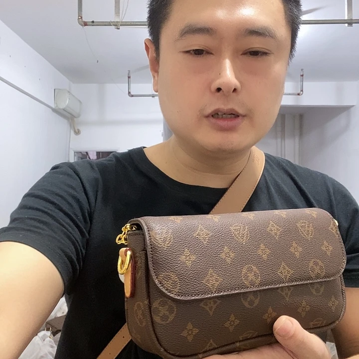 黄牛皮（革）鳄鱼皮（革）犏牛皮（革）