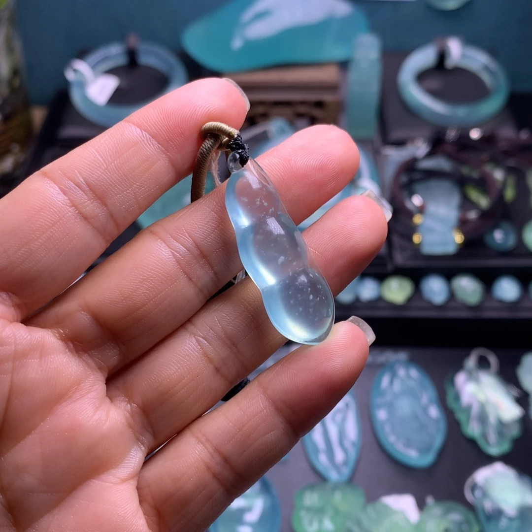 蛇纹石玉未镶嵌吊坠