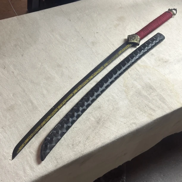 39 龙泉昊天佛魔高猛钢发黑实木皮鞘未开刃