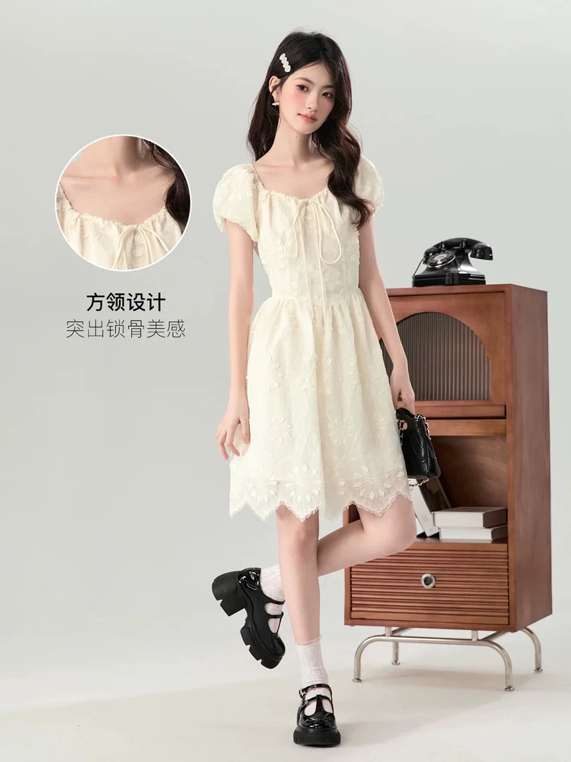 连衣裙韩系显瘦小白裙法式女装夏装甜美设计感泡泡袖蕾丝显瘦