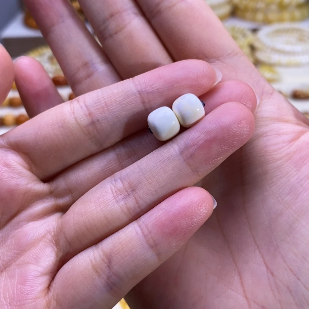 裸石琥珀未镶嵌8+老型对珠