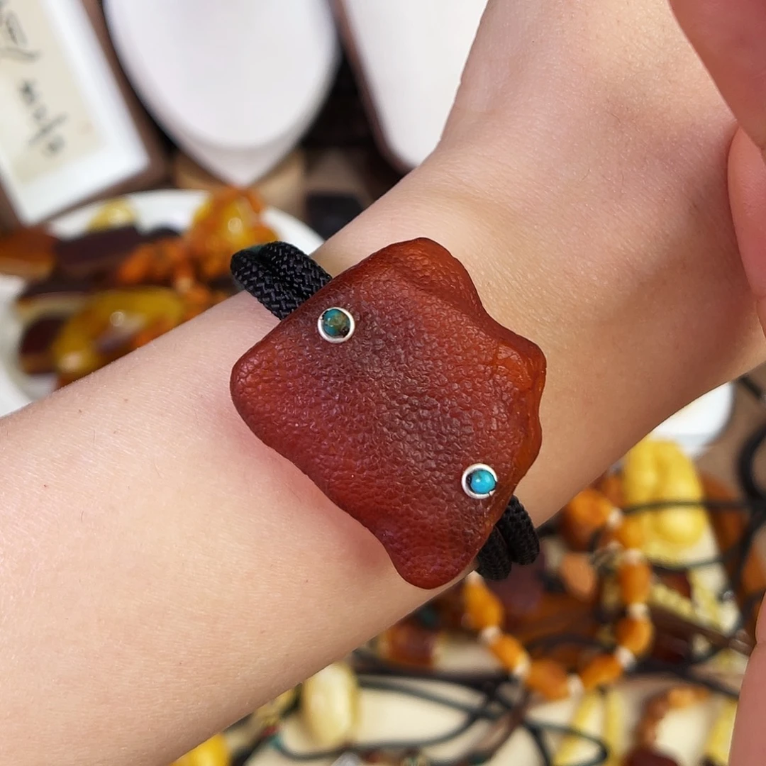 琥珀珠宝奇石未镶嵌，