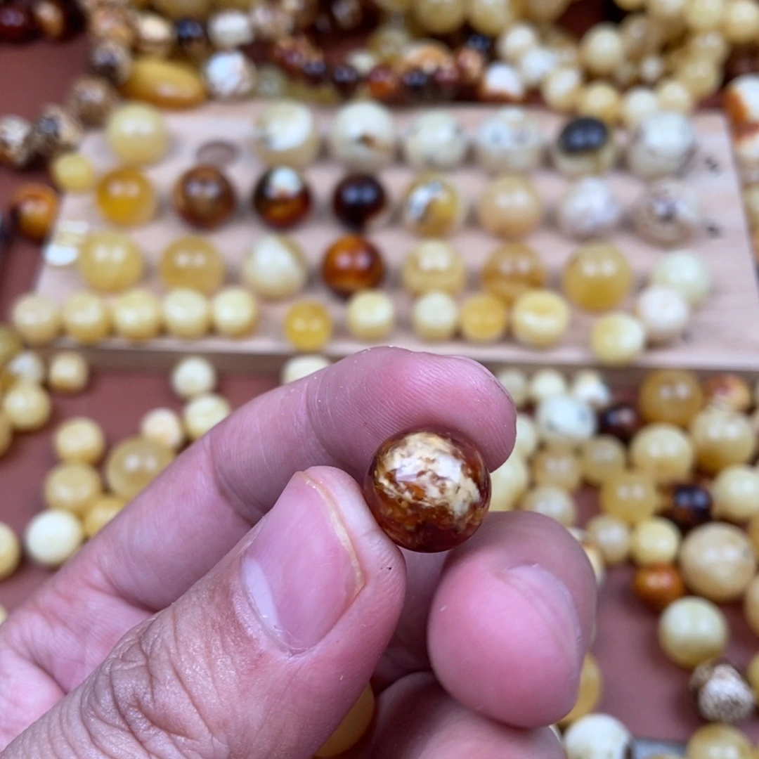 蜜蜡裸石未镶嵌小***?蜜蜡