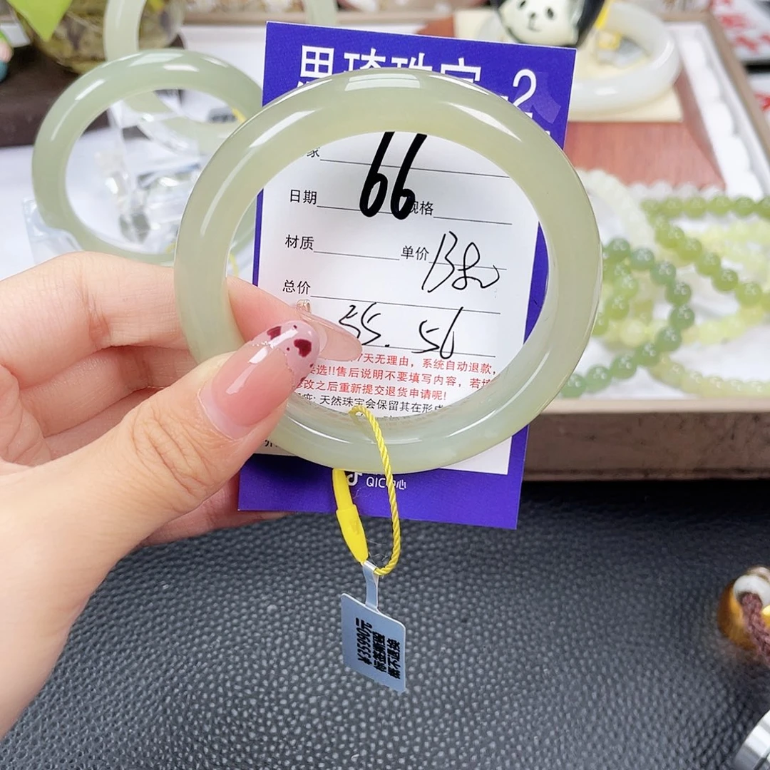 和田玉未镶嵌手镯