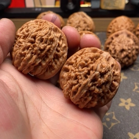 文玩核桃把件岁****.四座楼