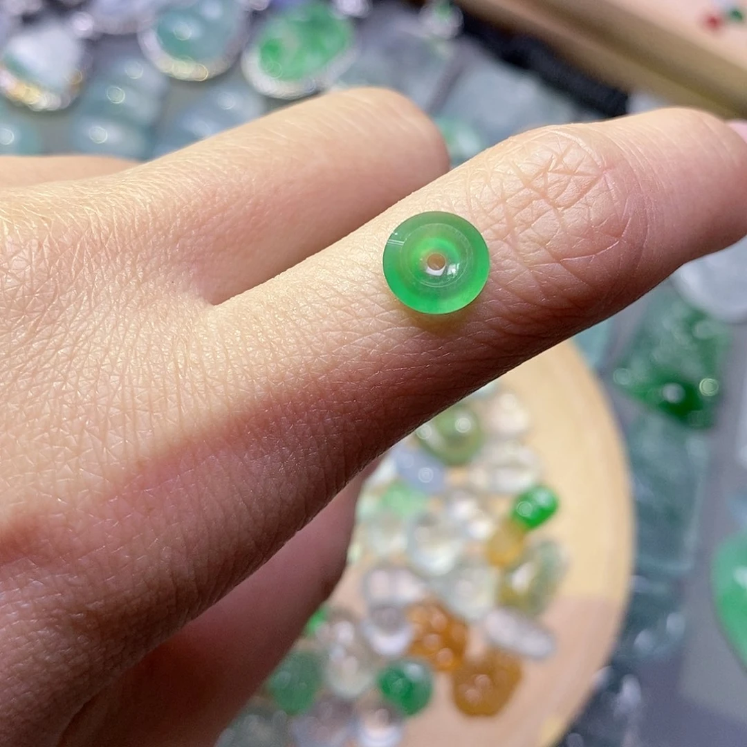 翡翠颈饰未镶嵌翡翠