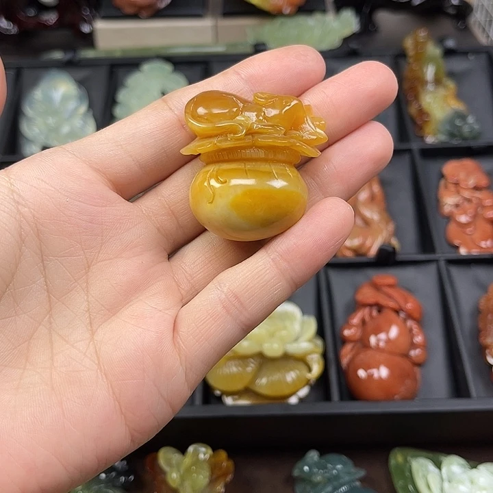 蛇纹石玉未镶嵌颈饰极*