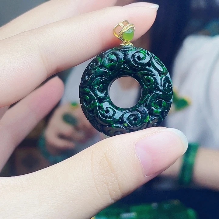 颈饰未镶嵌翡翠多样性