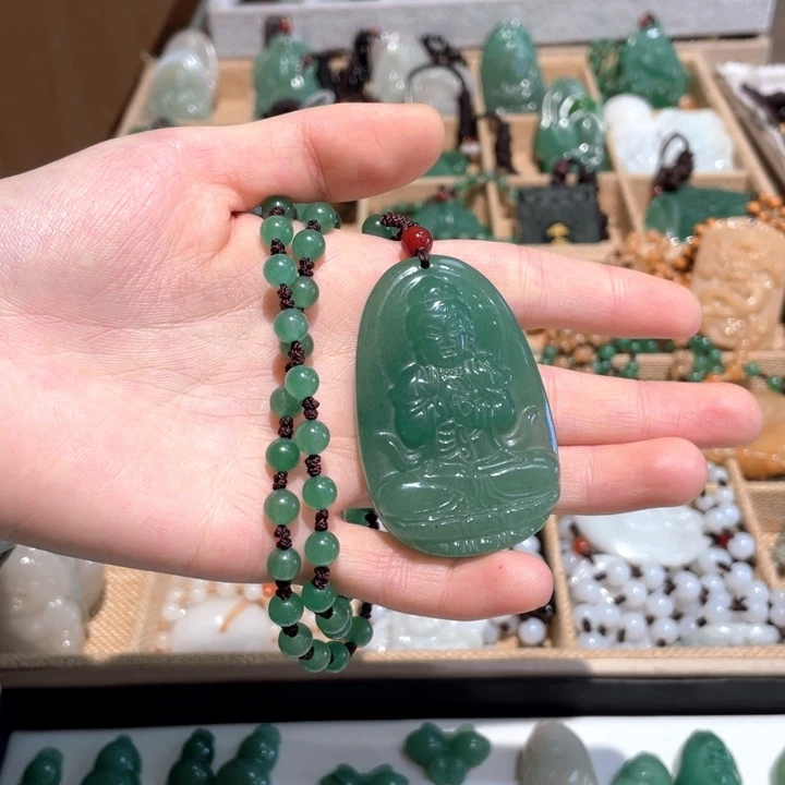 石英质玉未镶嵌颈饰