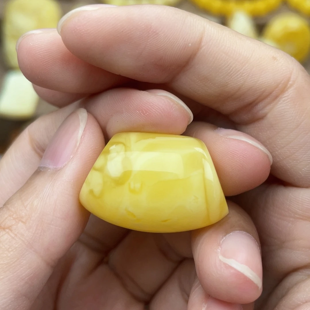 琥珀颈饰未镶嵌马蹄