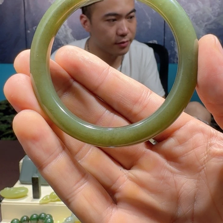 和田玉（糖玉）手镯未镶嵌
