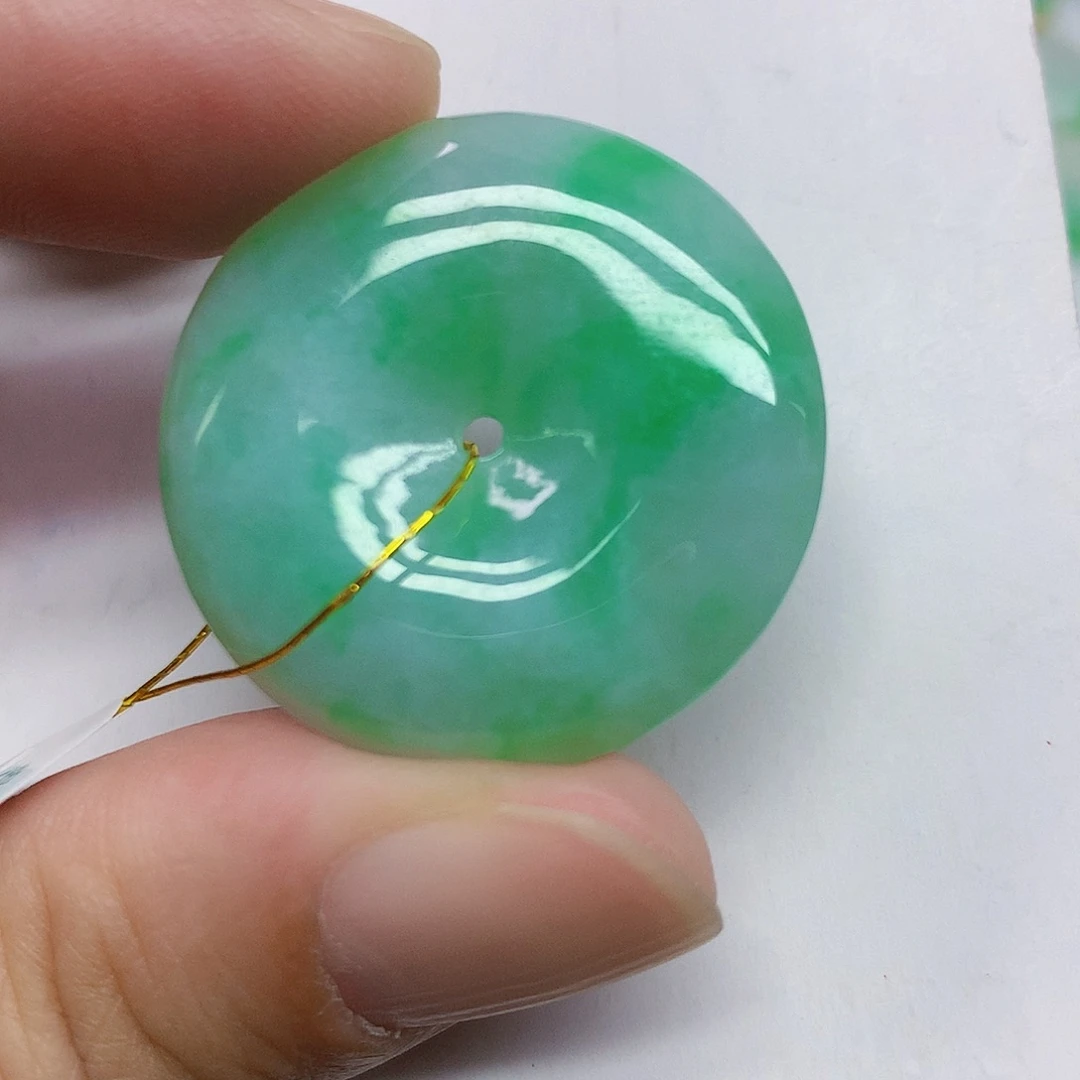 颈饰未镶嵌翡翠平安扣