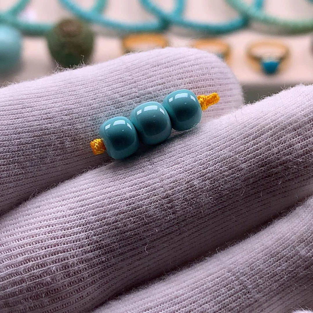 绿松石未镶嵌颈饰