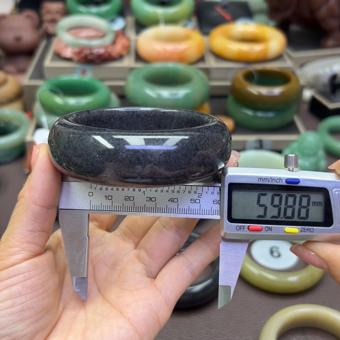 未镶嵌手镯石英岩玉