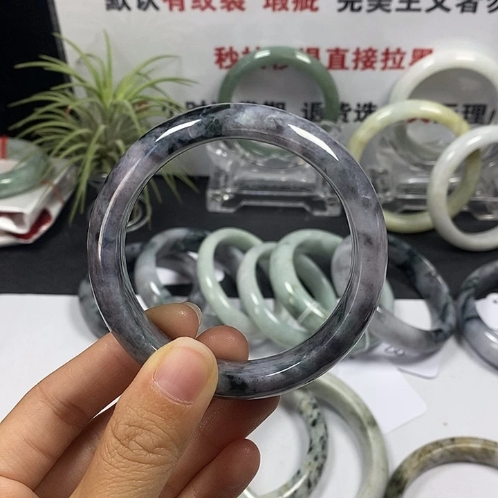 未镶嵌手镯翡翠52号。 55.3圈