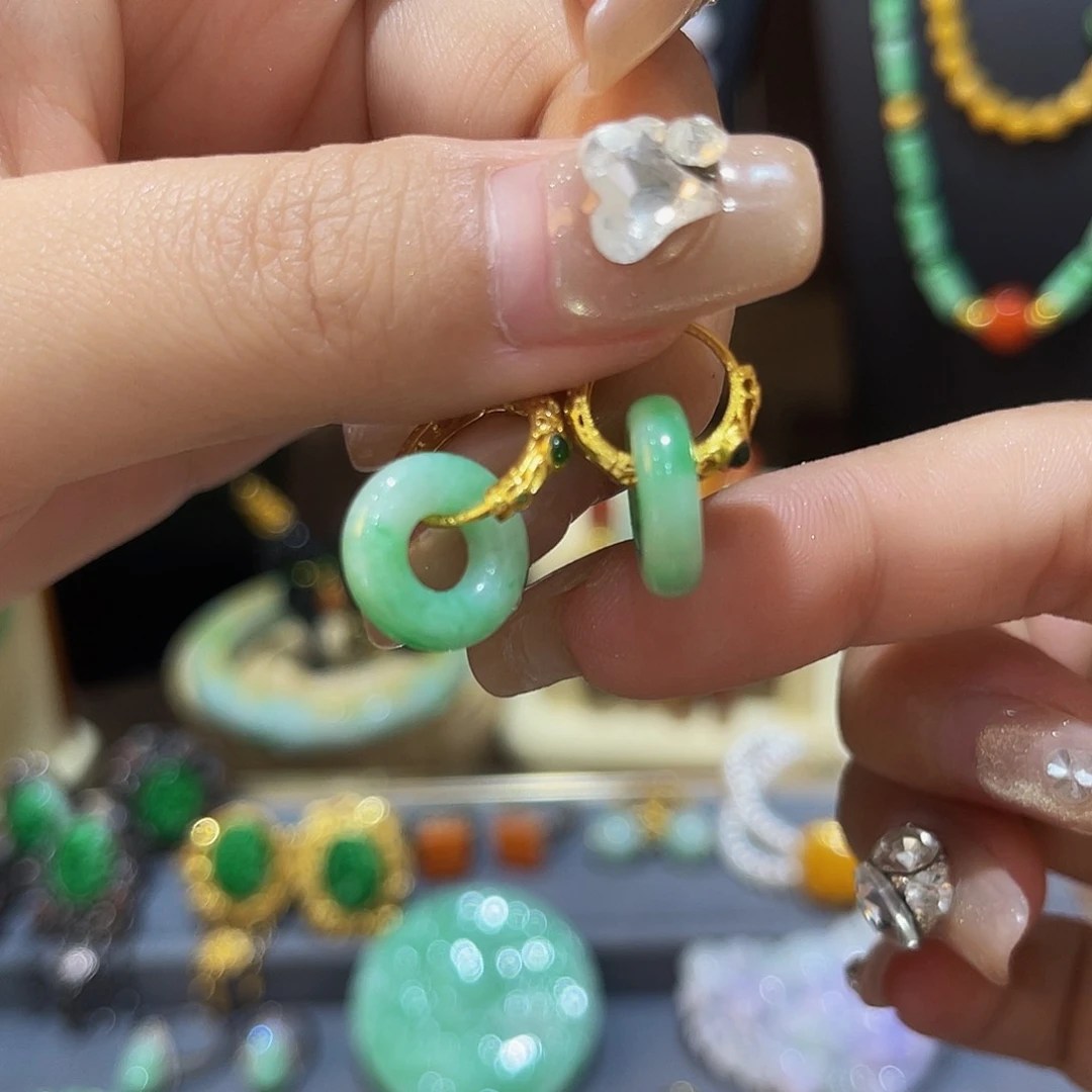 翡翠未镶嵌耳饰甜甜圈