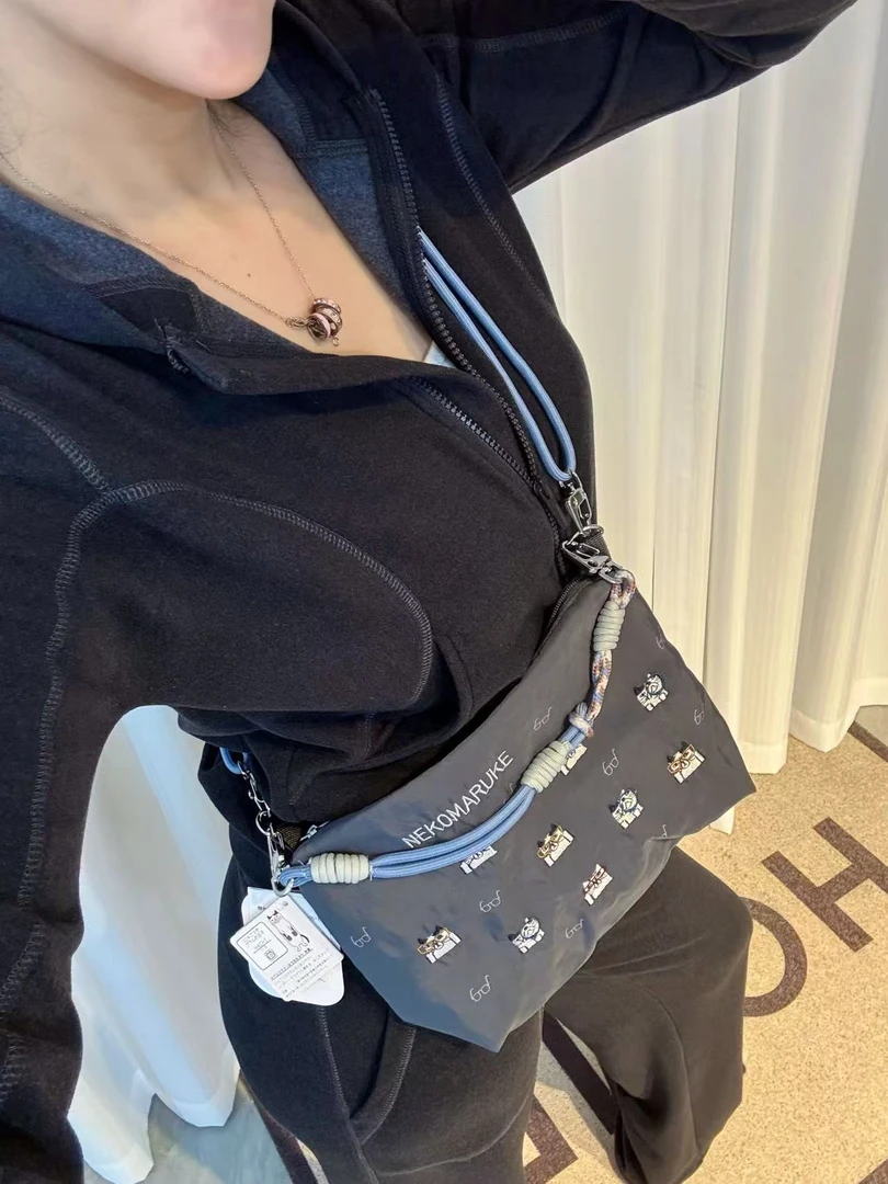 日本原单！法斗犬斜挎包单肩包重工刺绣通勤包小包包