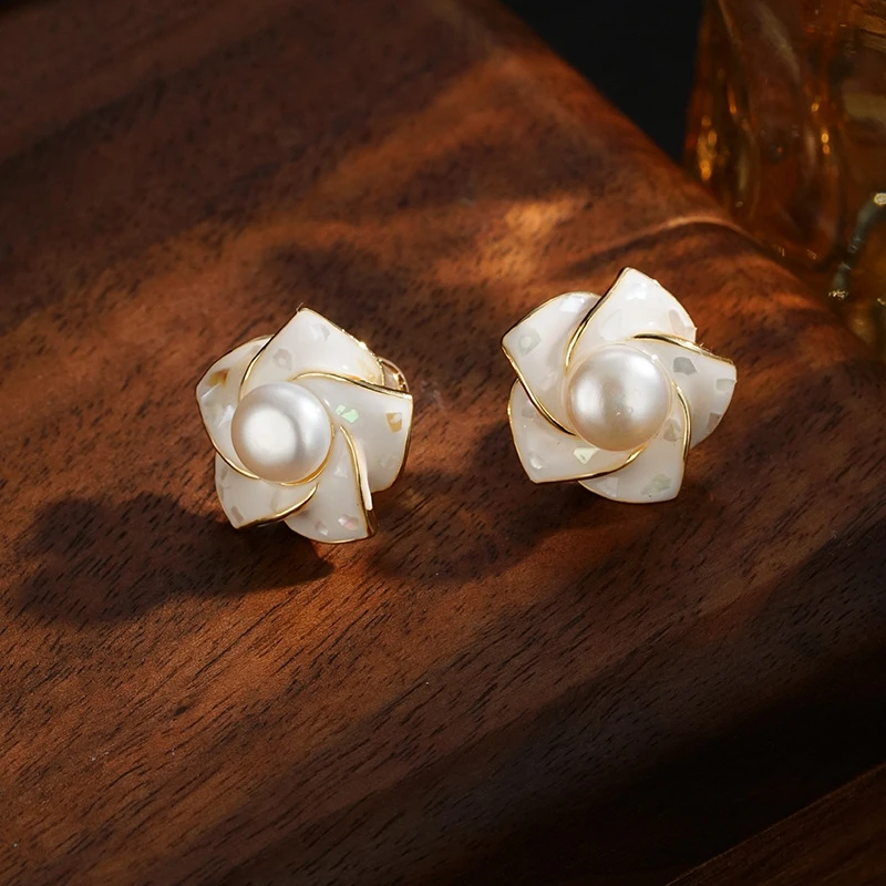 149法式温柔气质小香风珍珠花朵耳钉耳饰