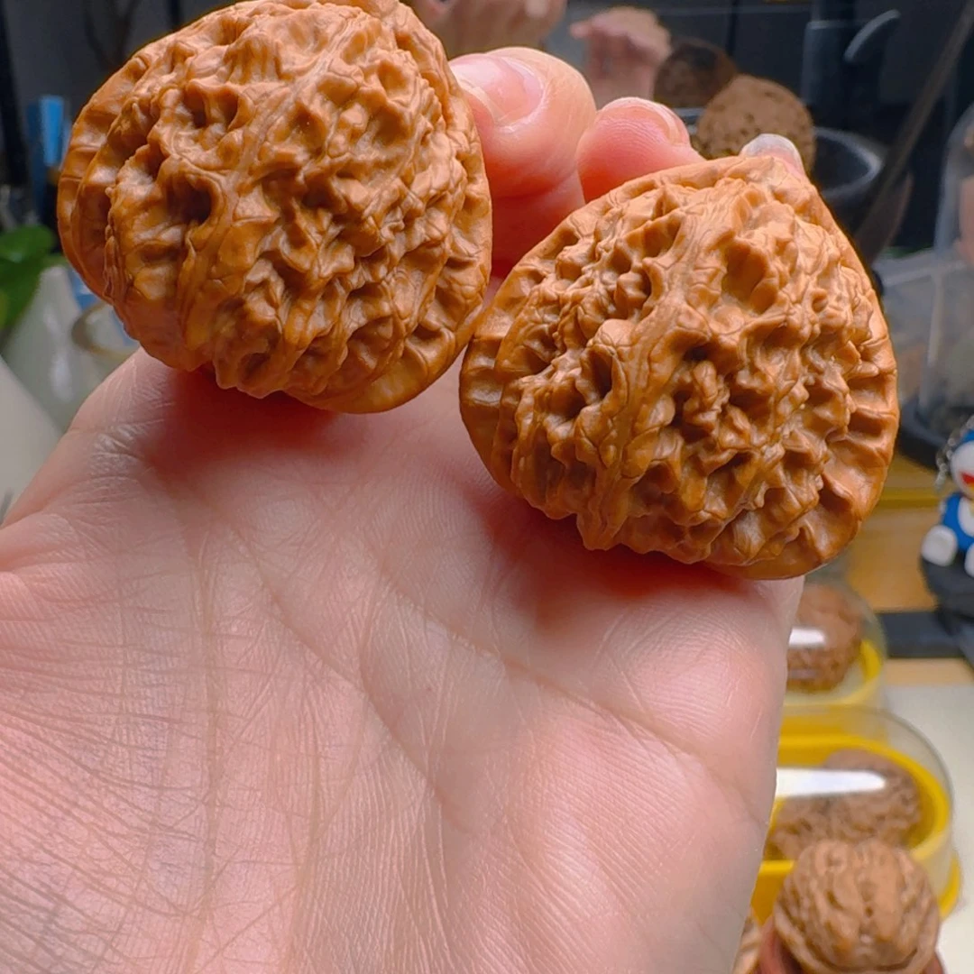 核桃把件39尺三角白