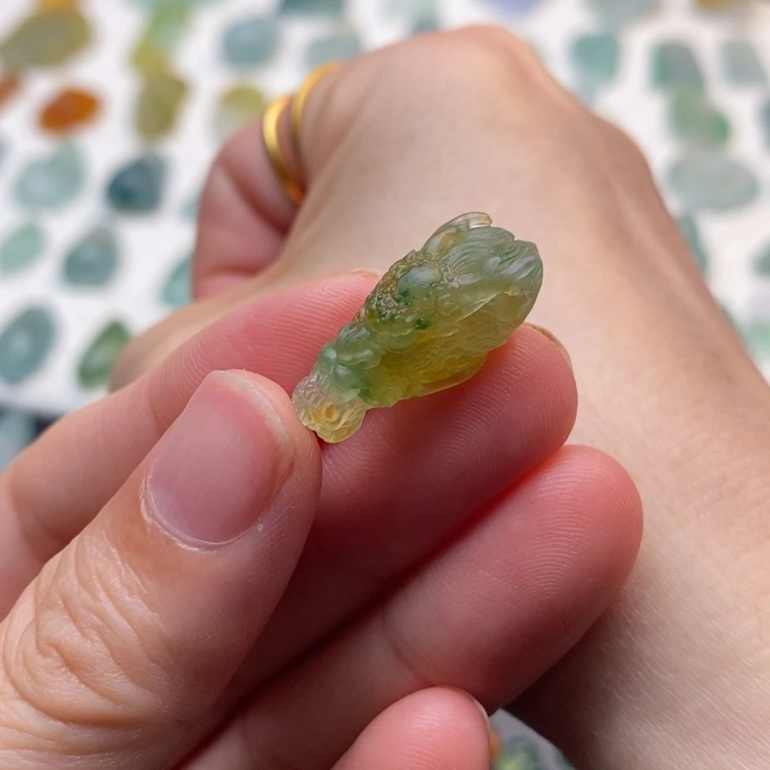 定制翡翠未镶嵌龙头